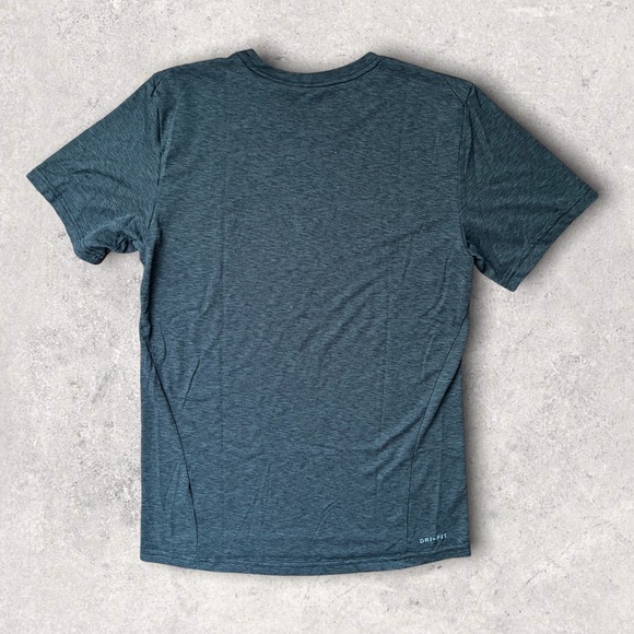 💥3 for $30💥 Nike Dri-Fit Workout Shirt - Picture 4 of 6